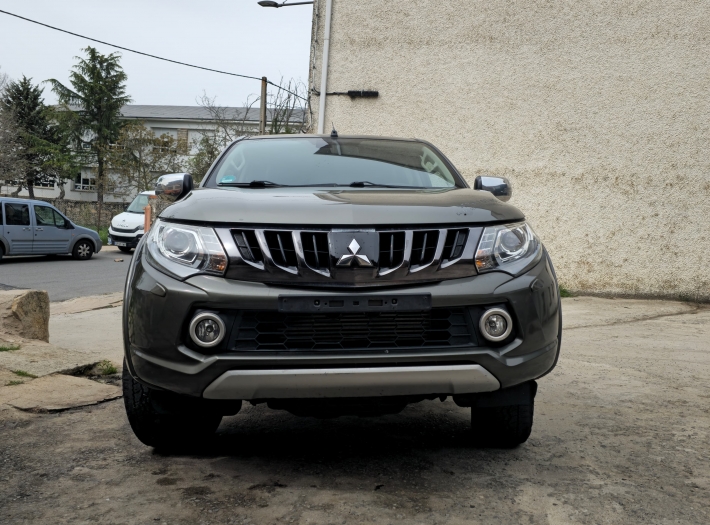 Mitsubishi L200 2.4 DI-D Doble cabina 4WD