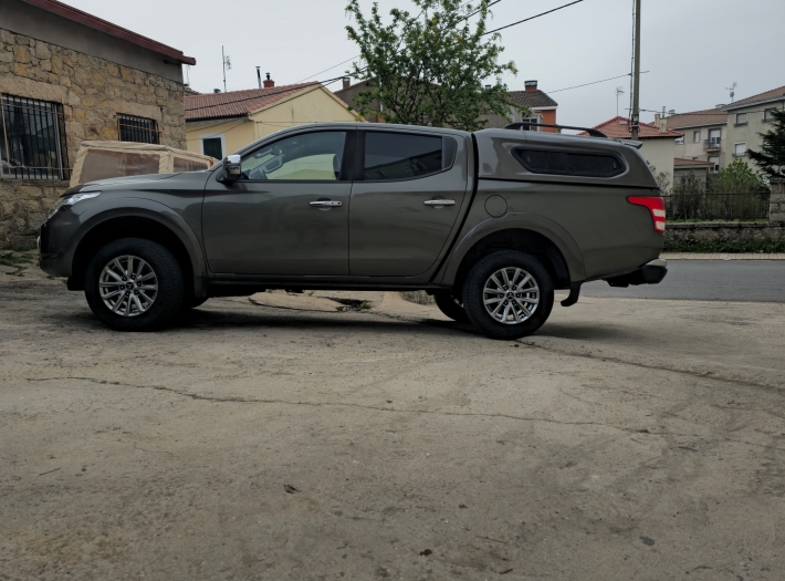 Mitsubishi L200 2.4 DI-D Doble cabina 4WD