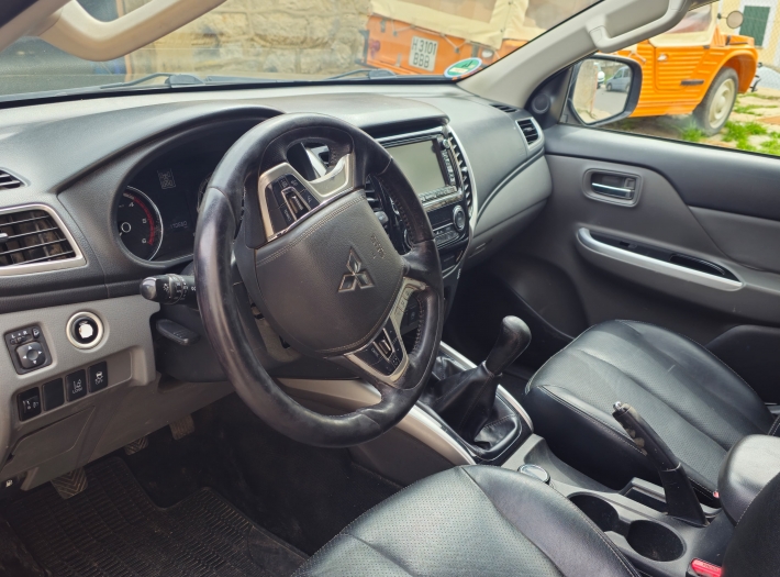 Mitsubishi L200 2.4 DI-D Doble cabina 4WD
