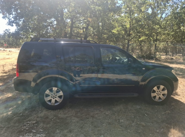 Nissan Pathfinder 2.5 dCi LE