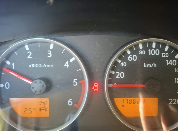 Nissan Pathfinder 2.5 dCi LE