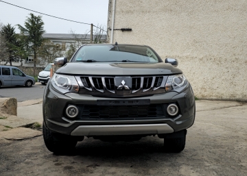 Mitsubishi L200 2.4 DI-D Doble cabina 4WD