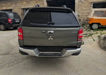 Mitsubishi L200 2.4 DI-D Doble cabina 4WD