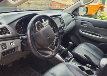 Mitsubishi L200 2.4 DI-D Doble cabina 4WD