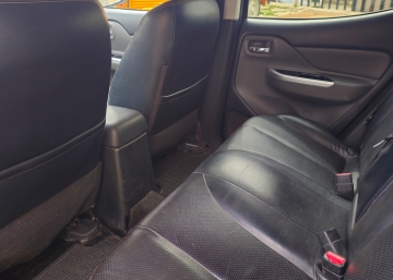 Mitsubishi L200 2.4 DI-D Doble cabina 4WD