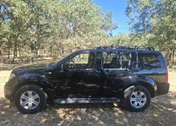 Nissan Pathfinder 2.5 dCi LE